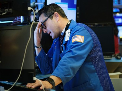 Giới đầu tư Phố Wall bán tháo cổ phiếu